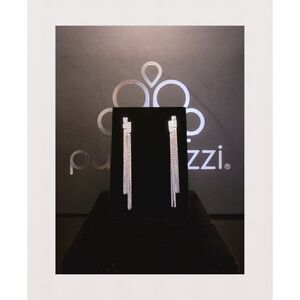 Paparazzi Jewelry Swing Into Action Earrings.